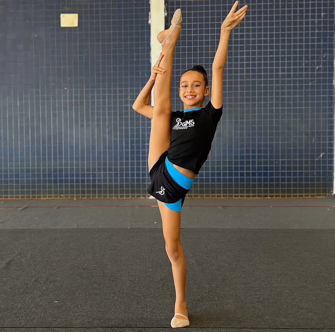 Ilustração de uma pessoa conversando com um robô